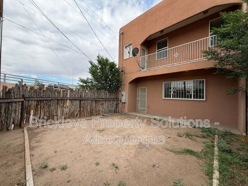 3-bedroom 2.5-bath home at 1612 3rd St SW for $1,900/mo managed by Brickleys Property Solutions Albuquerque — photo 39 of 39