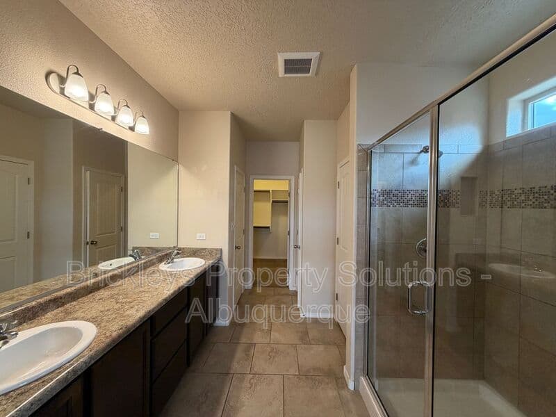3-bedroom 2-bath home at 7304 Skagway Dr. NE for $2,200/mo managed by Brickleys Property Solutions Albuquerque — photo 22 of 36