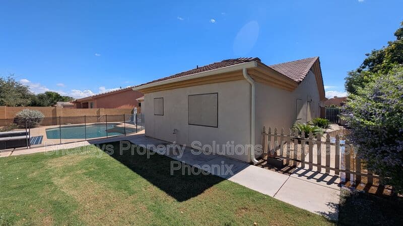 4-bedroom 3-bath home at 13354 W Palm Ln for $2,750/mo managed by Brickleys Property Solutions West Valley Phoenix — photo 29 of 31