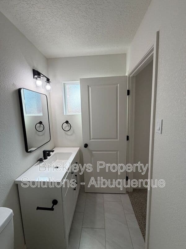 3-bedroom 2-bath home at 5608 Drake Ave NW for $2,100/mo managed by Brickleys Property Solutions Albuquerque — photo 12 of 32