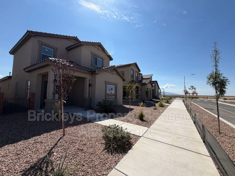 3-bedroom 3-bath home at 6118 Chicago Dr SE for $2,350/mo managed by Brickleys Property Solutions Albuquerque — photo 3 of 42