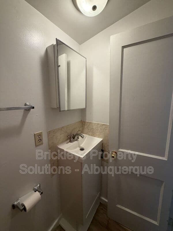 4-bedroom 2-bath home at 313 Cornell Drive SE Unit A for $1,600/mo managed by Brickleys Property Solutions Albuquerque — photo 23 of 27