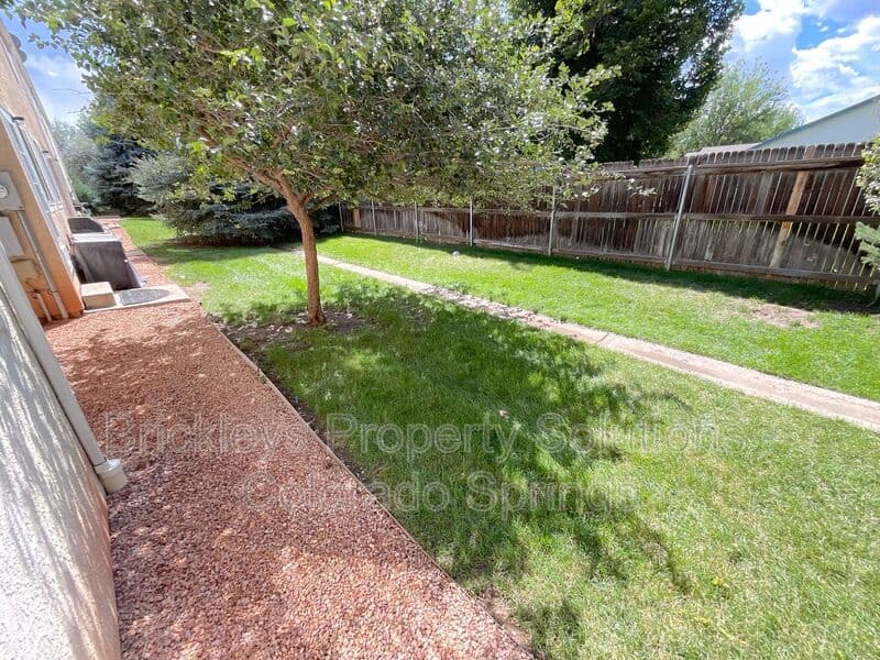3-bedroom 2-bath home at 3987 Aspen Leaf Pt for $1,900/mo managed by Brickleys Property Solutions Colorado Springs — photo 5 of 27