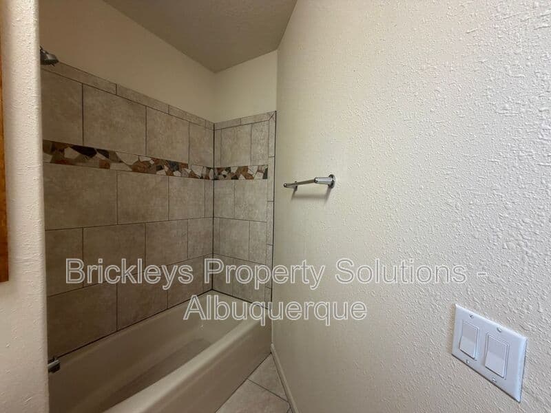 3-bedroom 2.5-bath home at 1612 3rd St SW for $1,900/mo managed by Brickleys Property Solutions Albuquerque — photo 26 of 39
