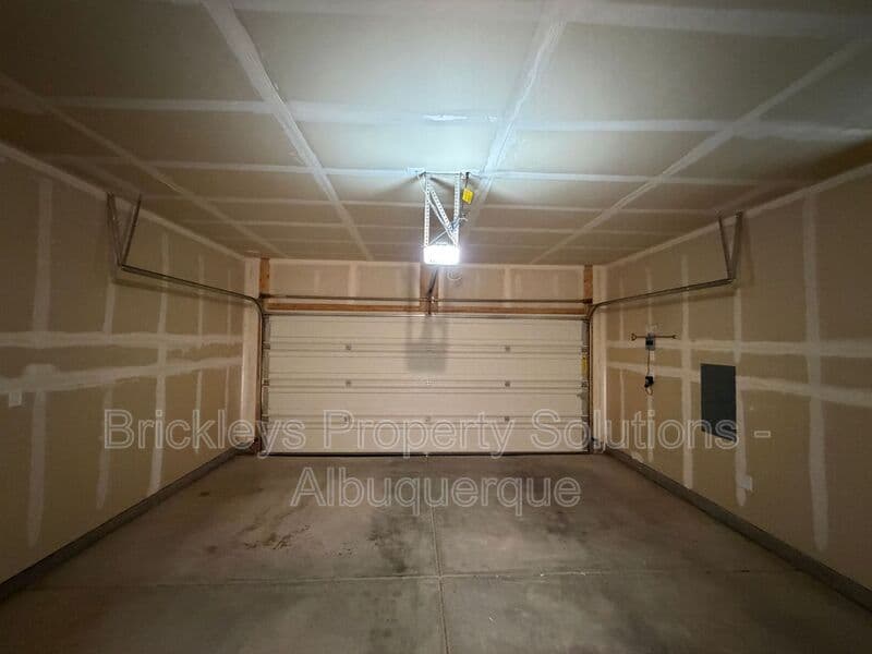 3-bedroom 2-bath home at 1504 Alto Colores for $2,100/mo managed by Brickleys Property Solutions Albuquerque — photo 26 of 30