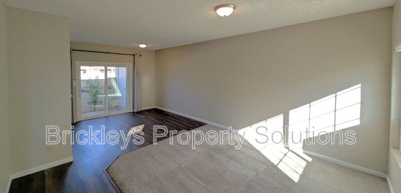 2-bedroom 1.5-bath home at 2969 N Oregon St Unit 12 for $2,000/mo managed by Brickleys Property Solutions East Valley Phoenix — photo 8 of 36