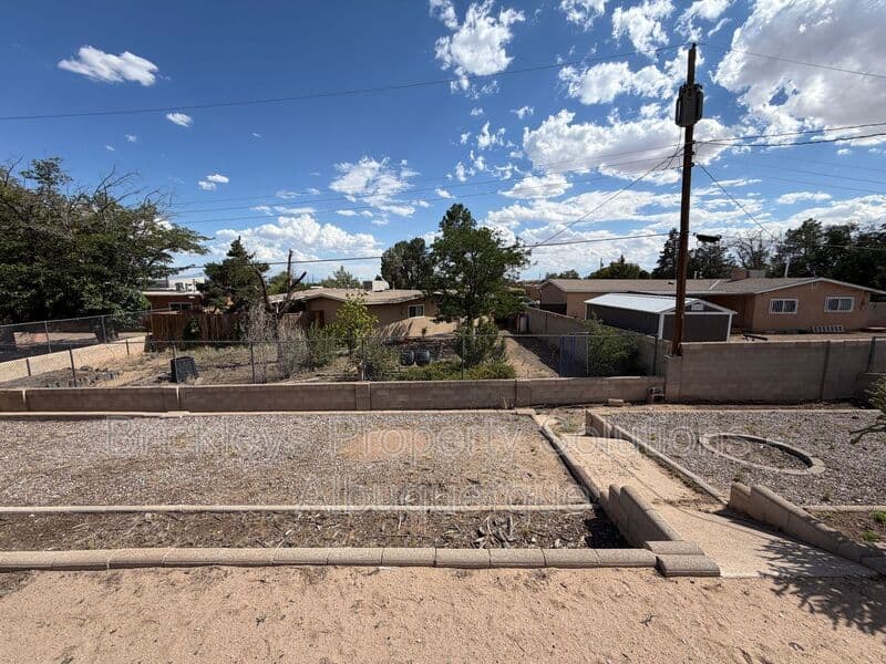 3-bedroom 2-bath home at 5608 Drake Ave NW for $2,100/mo managed by Brickleys Property Solutions Albuquerque — photo 31 of 32