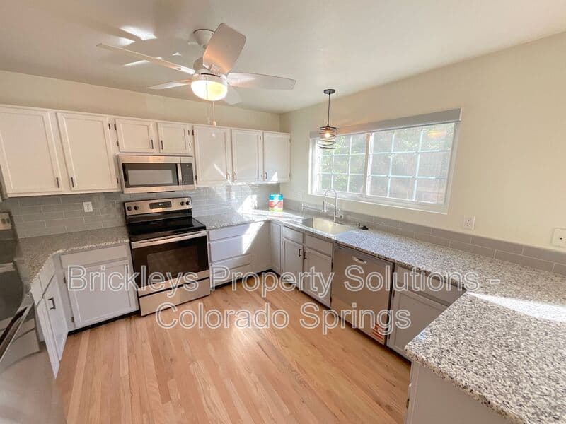 2-bedroom 1.5-bath home at 1857 Lorraine St for $1,800/mo managed by Brickleys Property Solutions Colorado Springs — photo 11 of 29