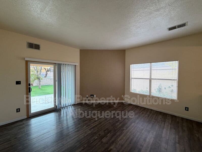2-bedroom 2-bath home at 1941 Lee Loop NE for $1,750/mo managed by Brickleys Property Solutions Albuquerque — photo 9 of 29