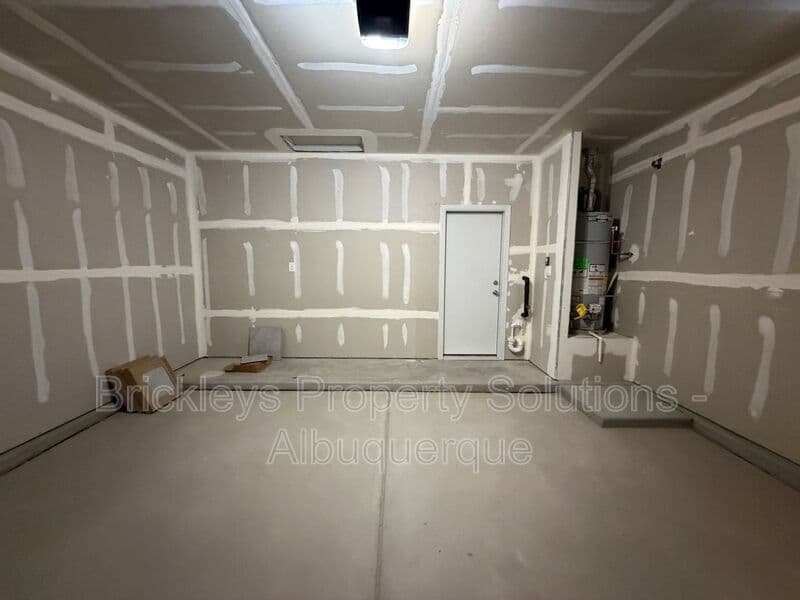 3-bedroom 3-bath home at 6118 Chicago Dr SE for $2,350/mo managed by Brickleys Property Solutions Albuquerque — photo 35 of 42