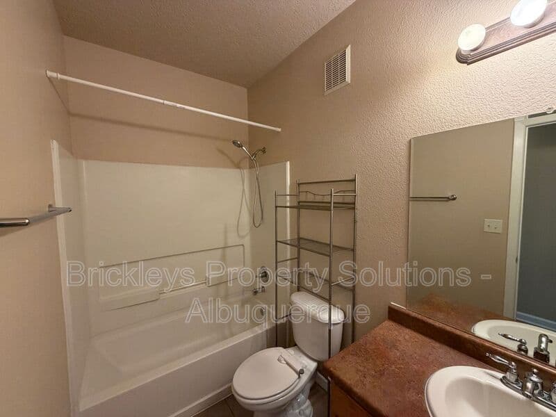 3-bedroom 2-bath home at 1548 Reynosa Loop SE for $1,900/mo managed by Brickleys Property Solutions Albuquerque — photo 14 of 31