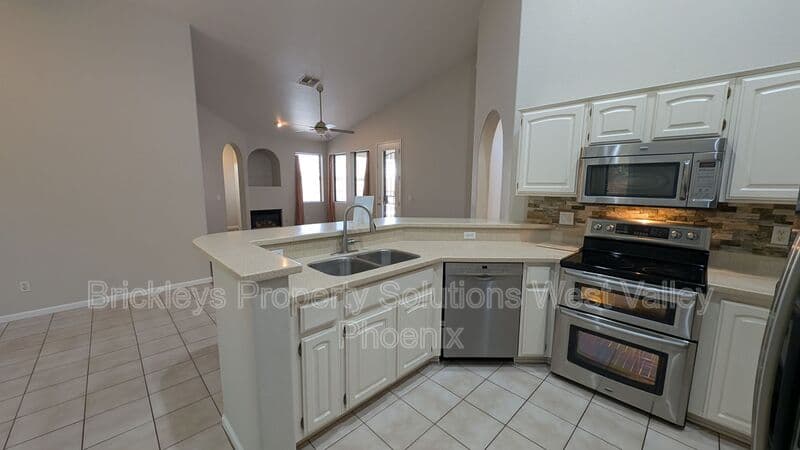 4-bedroom 3-bath home at 13354 W Palm Ln for $2,750/mo managed by Brickleys Property Solutions West Valley Phoenix — photo 21 of 31