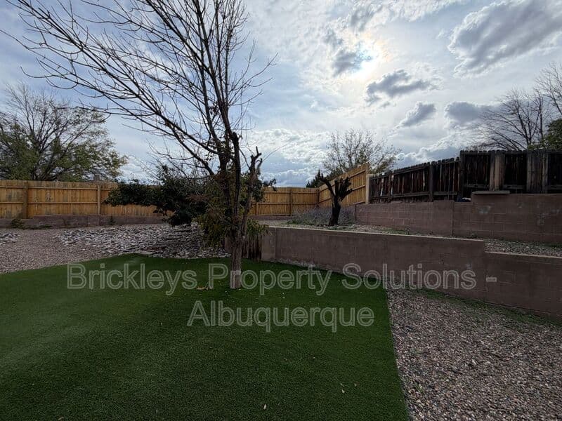 2-bedroom 2-bath home at 1941 Lee Loop NE for $1,750/mo managed by Brickleys Property Solutions Albuquerque — photo 24 of 29