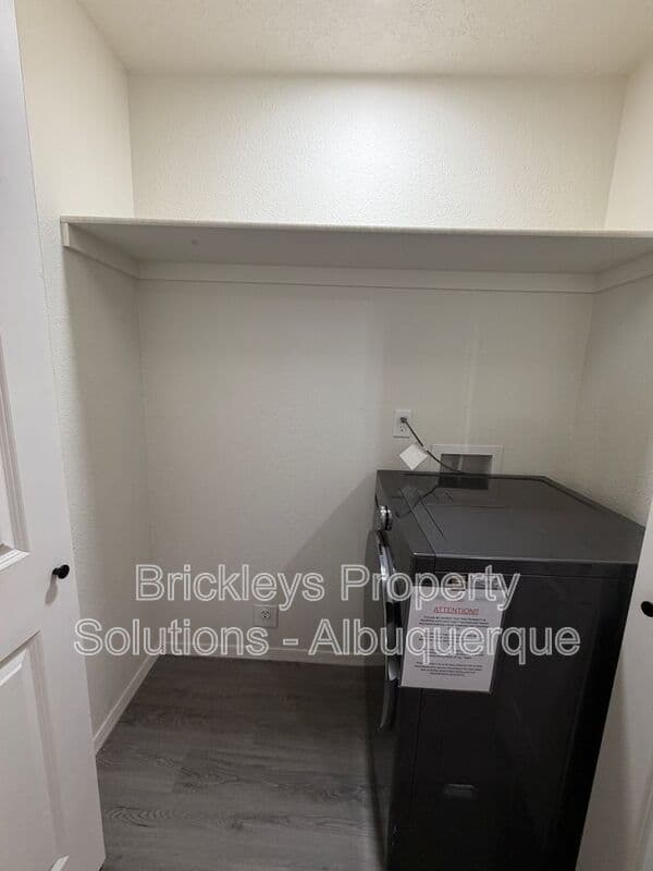 3-bedroom 2-bath home at 5608 Drake Ave NW for $2,100/mo managed by Brickleys Property Solutions Albuquerque — photo 22 of 32