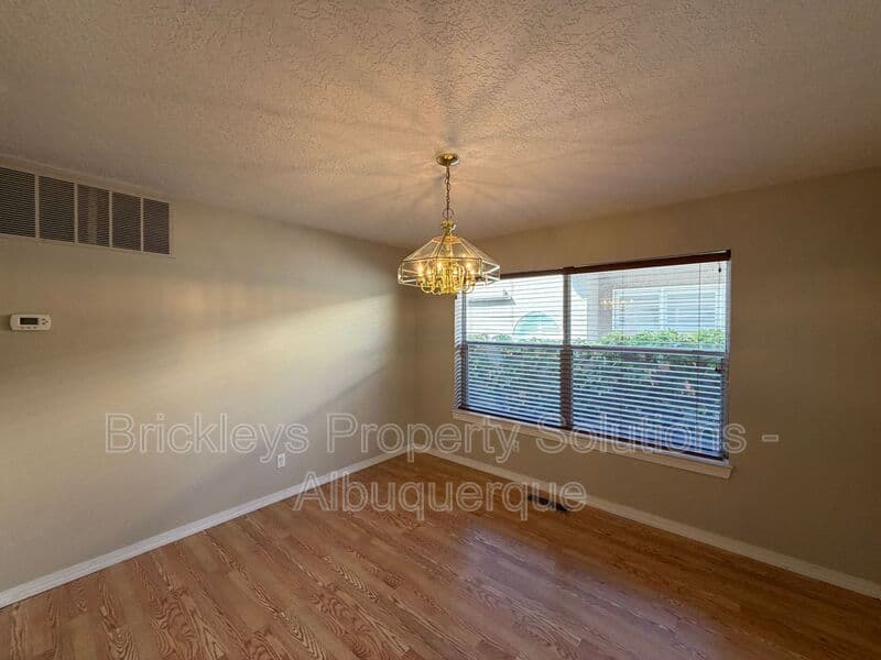 3-bedroom 2.5-bath home at 6517 Glen Oak NE for $2,650/mo managed by Brickleys Property Solutions Albuquerque — photo 32 of 39