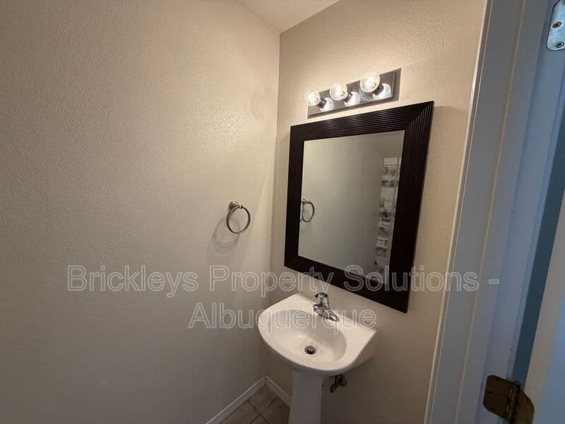 3-bedroom 3-bath home at 5004 Blue Stone Rd NW for $2,250/mo managed by Brickleys Property Solutions Albuquerque — photo 26 of 37