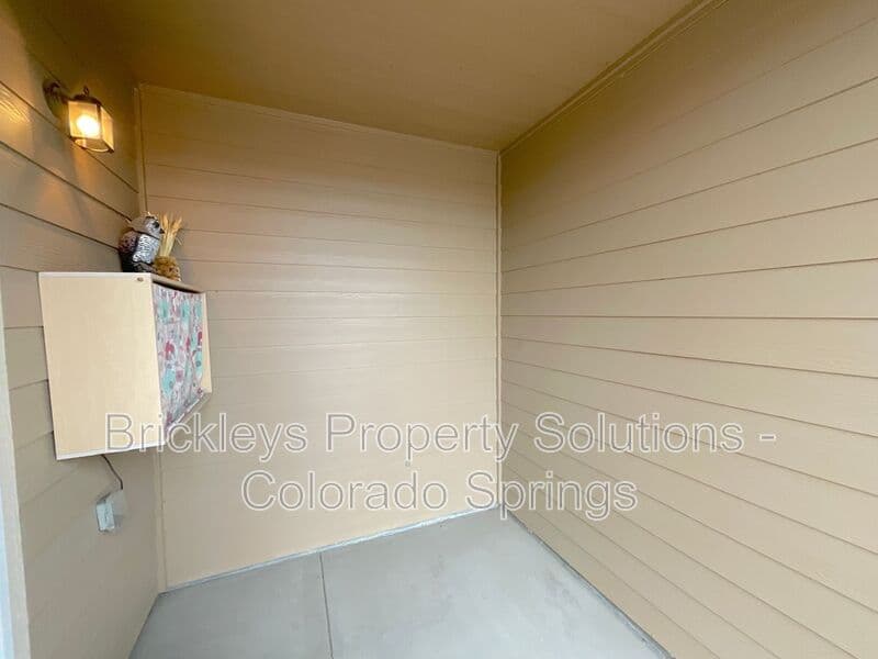 3-bedroom 2.5-bath home at 2401 Ellingwood Dr for $2,233/mo total (includes $2,195 base rent + $38 required Tenant Benefit Package) managed by Brickleys Property Solutions Colorado Springs — photo 8 of 40