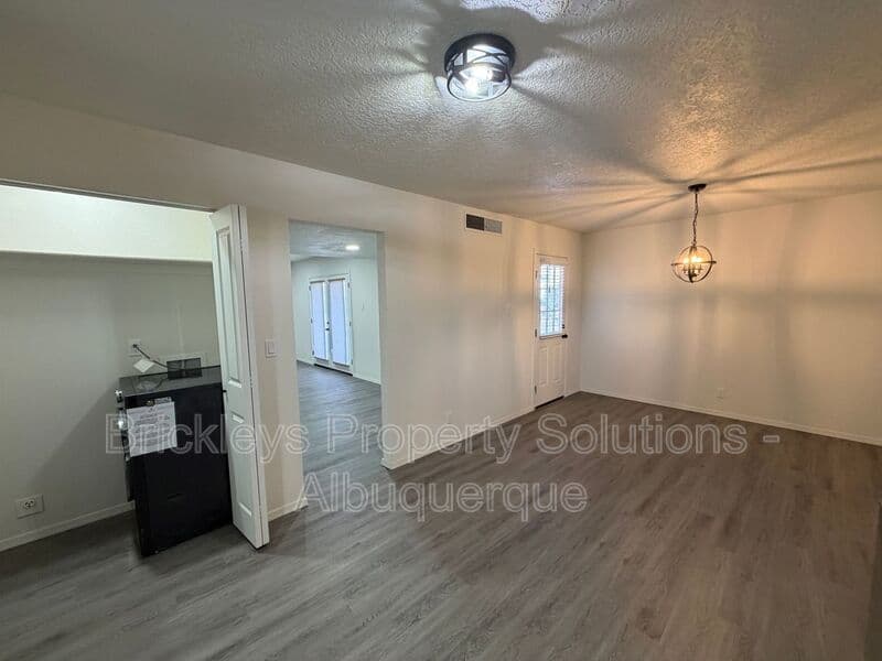 3-bedroom 2-bath home at 5608 Drake Ave NW for $2,100/mo managed by Brickleys Property Solutions Albuquerque — photo 21 of 32
