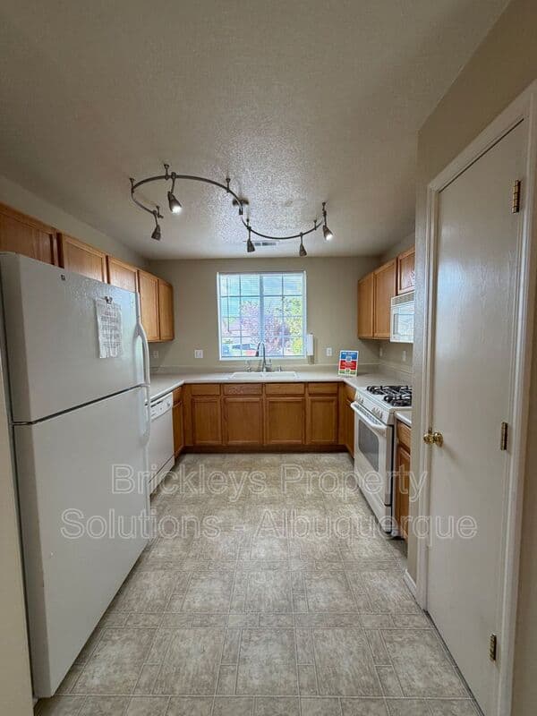 3-bedroom 2-bath home at 7704 Woodstar Ave NW for $1,825/mo managed by Brickleys Property Solutions Albuquerque — photo 5 of 28