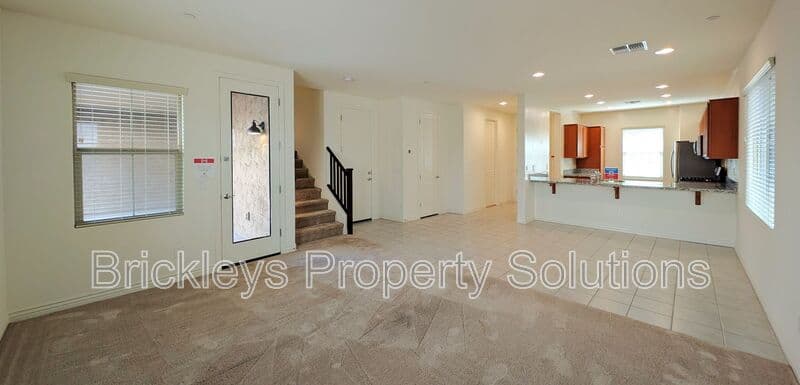 3-bedroom 2.5-bath home at 7042 E Diamond St for $2,900/mo managed by Brickleys Property Solutions East Valley Phoenix — photo 17 of 45