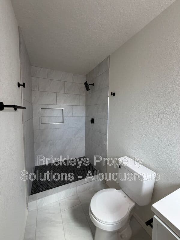 3-bedroom 2-bath home at 5608 Drake Ave NW for $2,100/mo managed by Brickleys Property Solutions Albuquerque — photo 11 of 32
