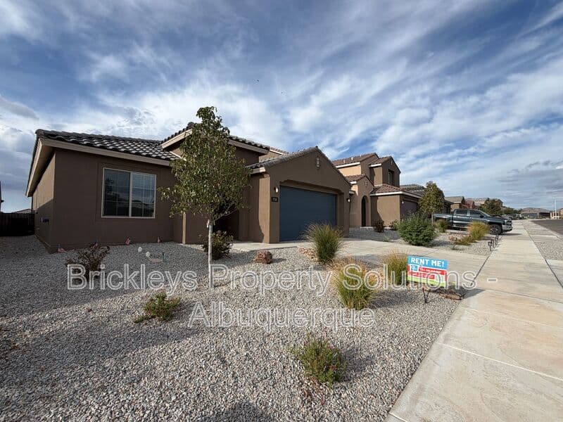 3-bedroom 2-bath home at 938 Lazuli Rd SE for $2,475/mo managed by Brickleys Property Solutions Albuquerque — photo 3 of 36