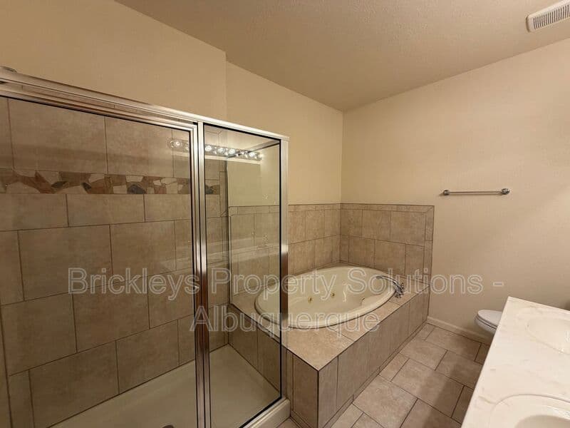 3-bedroom 2.5-bath home at 1612 3rd St SW for $1,900/mo managed by Brickleys Property Solutions Albuquerque — photo 20 of 39