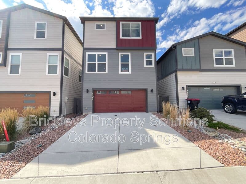 3-bedroom 3.5-bath home at 7343 Rosa Belle Hts for $2,350/mo managed by Brickleys Property Solutions Colorado Springs — photo 4 of 33