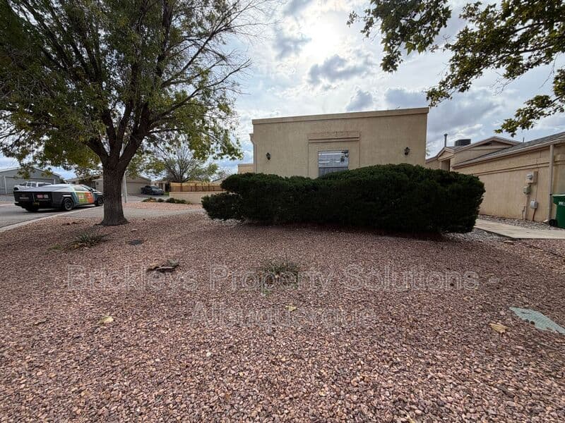 2-bedroom 2-bath home at 1941 Lee Loop NE for $1,750/mo managed by Brickleys Property Solutions Albuquerque — photo 3 of 29