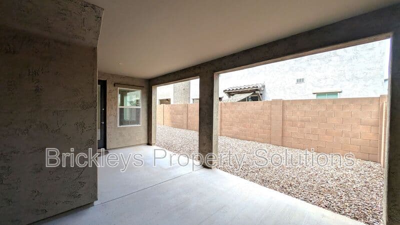 3-bedroom 2.5-bath home at 7042 E Diamond St for $2,900/mo managed by Brickleys Property Solutions East Valley Phoenix — photo 34 of 45