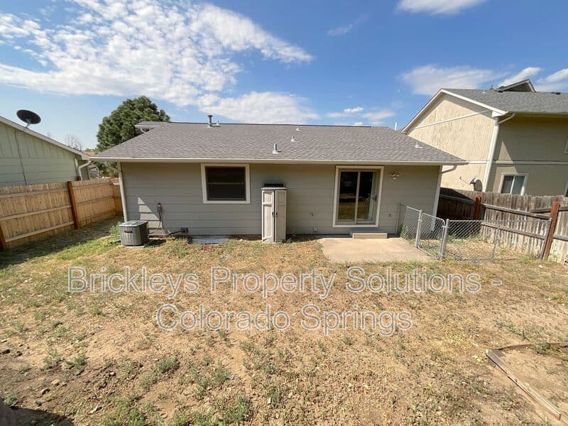 5-bedroom 2-bath home at 4375 Cassidy St for $2,300/mo managed by Brickleys Property Solutions Colorado Springs — photo 3 of 37