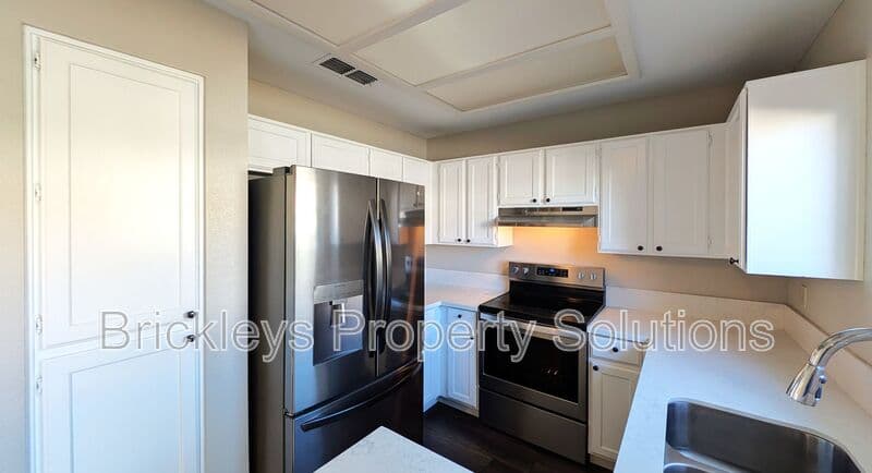 2-bedroom 1.5-bath home at 2969 N Oregon St Unit 12 for $2,000/mo managed by Brickleys Property Solutions East Valley Phoenix — photo 15 of 36