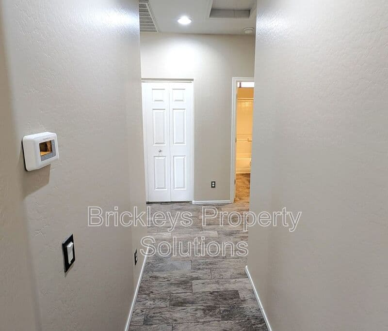 3-bedroom 2-bath home at 1311 E Marlin Dr for $2,200/mo managed by Brickleys Property Solutions East Valley Phoenix — photo 15 of 44