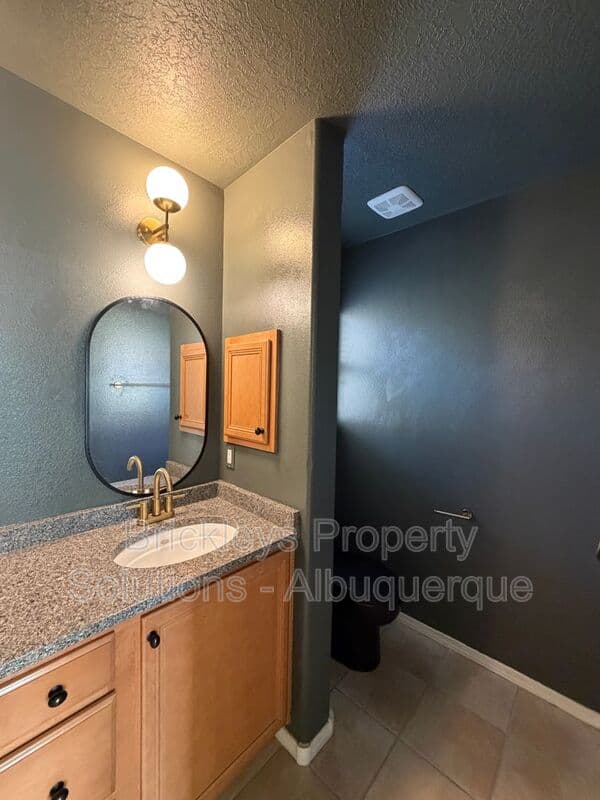 3-bedroom 2.5-bath home at 601 Menaul Blvd NE Unit #2102 for $1,850/mo managed by Brickleys Property Solutions Albuquerque — photo 19 of 33