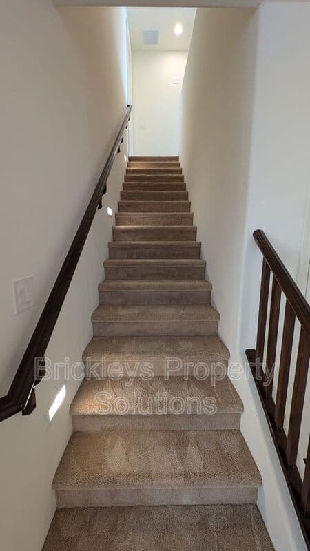 3-bedroom 2.5-bath home at 7042 E Diamond St for $2,900/mo managed by Brickleys Property Solutions East Valley Phoenix — photo 18 of 45