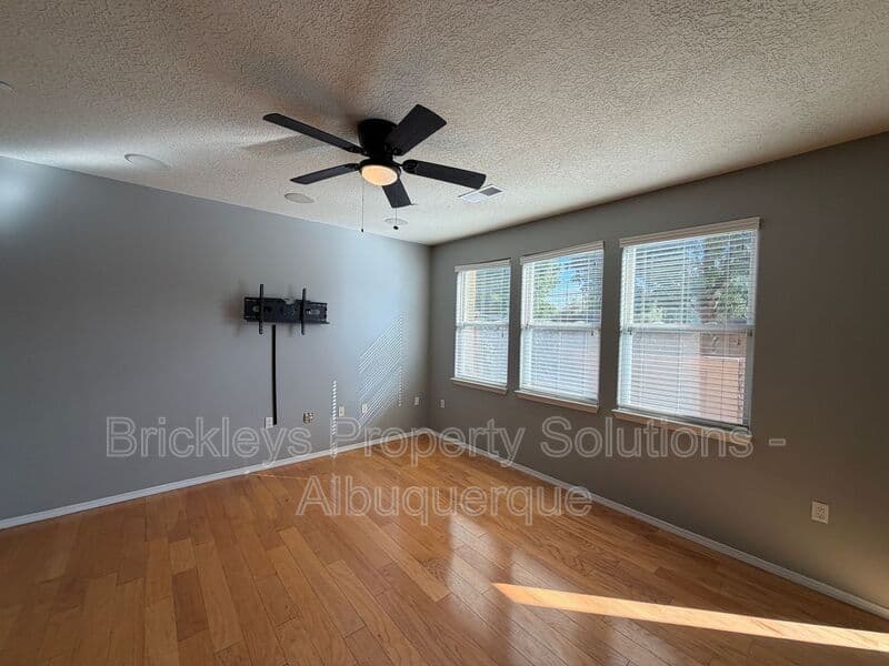 3-bedroom 2.5-bath home at 601 Menaul Blvd NE Unit #2102 for $1,850/mo managed by Brickleys Property Solutions Albuquerque — photo 5 of 33