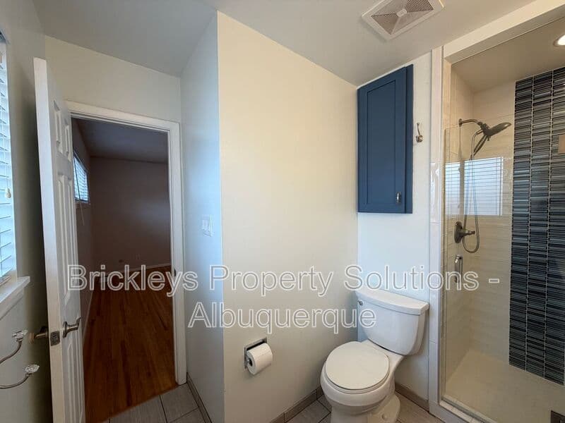 3-bedroom 2-bath home at 2808 Charleston St NE for $2,500/mo managed by Brickleys Property Solutions Albuquerque — photo 14 of 35