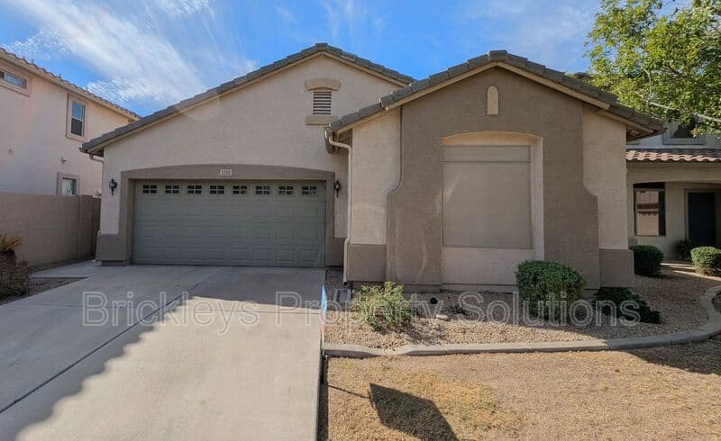3-bedroom 2-bath home at 1311 E Marlin Dr for $2,200/mo managed by Brickleys Property Solutions East Valley Phoenix — photo 2 of 44