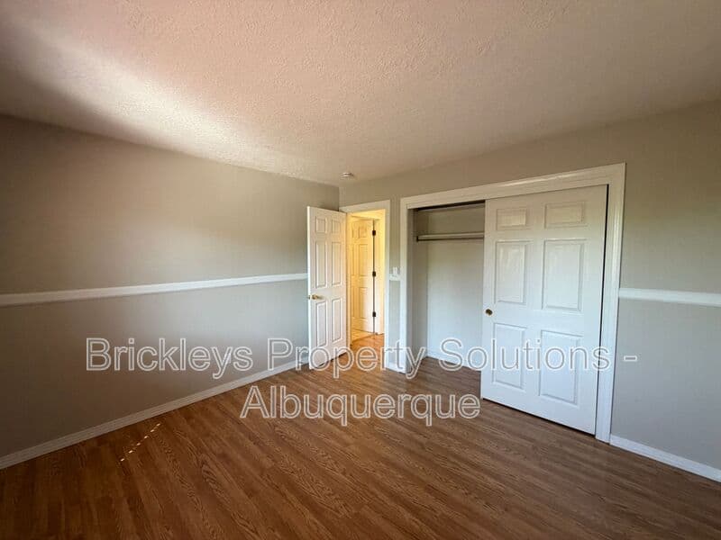 3-bedroom 2.5-bath home at 6517 Glen Oak NE for $2,650/mo managed by Brickleys Property Solutions Albuquerque — photo 11 of 39