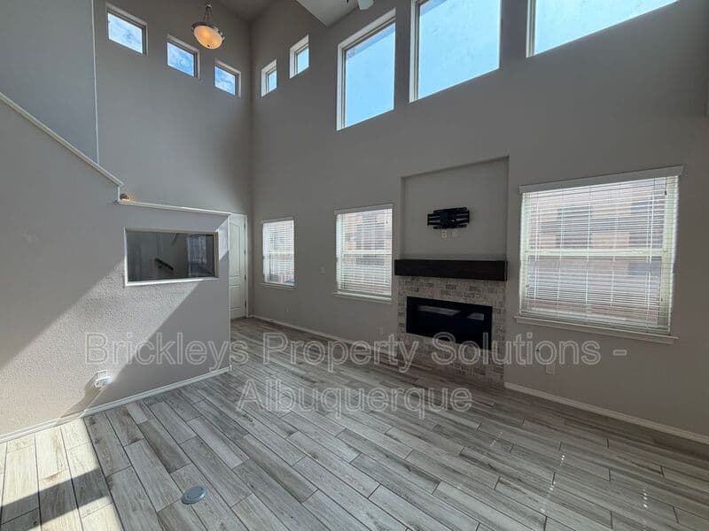 4-bedroom 2.5-bath home at 7420 Tangerine Court NE for $2,450/mo managed by Brickleys Property Solutions Albuquerque — photo 21 of 39