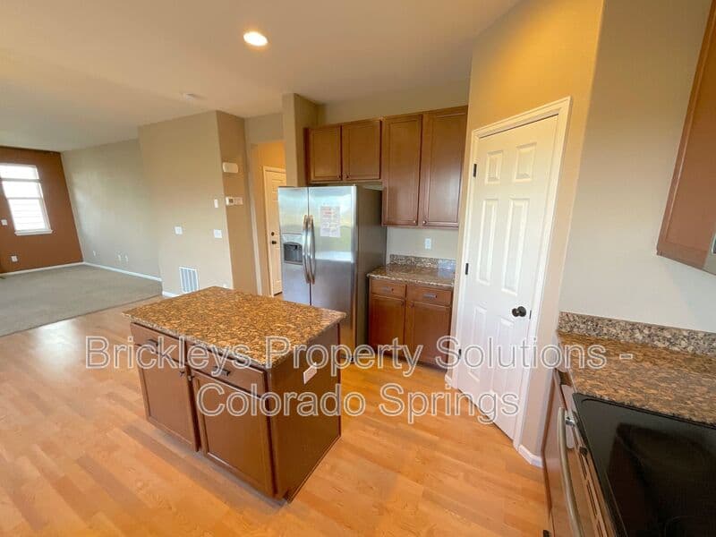 4-bedroom 2.5-bath home at 6652 Maple Stone Ln for $2,600/mo managed by Brickleys Property Solutions Colorado Springs — photo 20 of 43