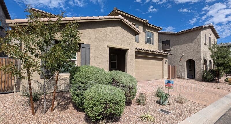 3-bedroom 2.5-bath home at 7042 E Diamond St for $2,900/mo managed by Brickleys Property Solutions East Valley Phoenix — photo 3 of 45