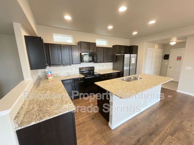 3-bedroom 2.5-bath home at 2401 Ellingwood Dr for $2,233/mo total (includes $2,195 base rent + $38 required Tenant Benefit Package) managed by Brickleys Property Solutions Colorado Springs — photo 14 of 40