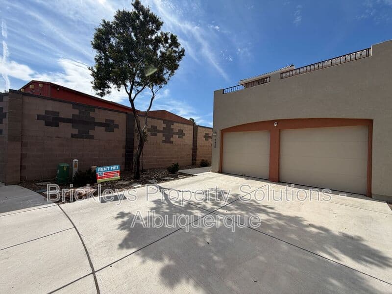4-bedroom 2.5-bath home at 7420 Tangerine Court NE for $2,450/mo managed by Brickleys Property Solutions Albuquerque — photo 3 of 39