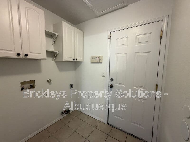 3-bedroom 2-bath home at 1405 Secret Valley Drive SW for $1,800/mo managed by Brickleys Property Solutions Albuquerque — photo 28 of 34