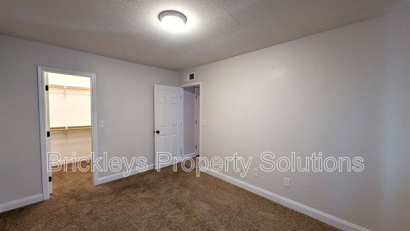 3-bedroom 2-bath home at 2029 S Nina Circle Mesa AZ 85210 for $2,300/mo managed by Brickleys Property Solutions East Valley Phoenix — photo 29 of 48