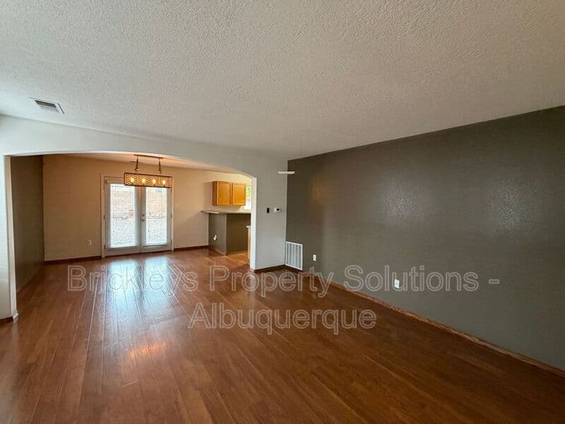 3-bedroom 3-bath home at 5004 Blue Stone Rd NW for $2,250/mo managed by Brickleys Property Solutions Albuquerque — photo 28 of 37