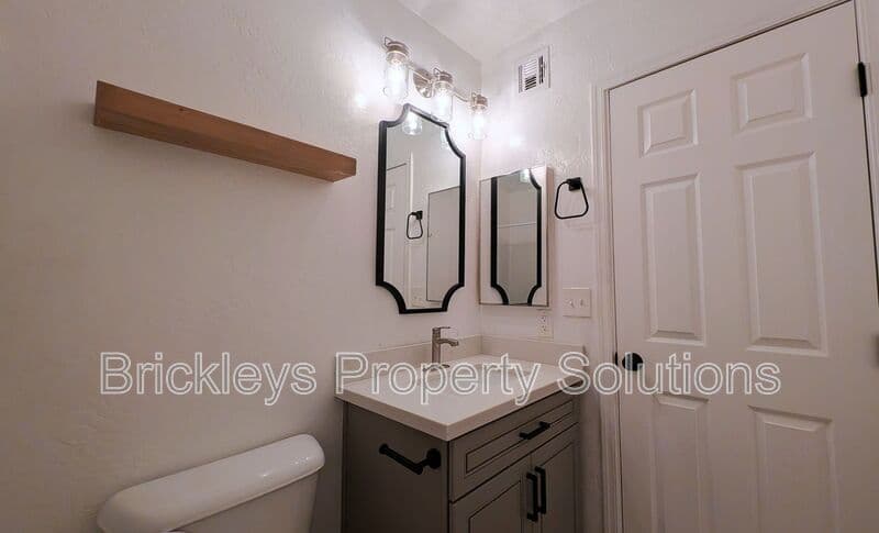 3-bedroom 2-bath home at 2029 S Nina Circle Mesa AZ 85210 for $2,300/mo managed by Brickleys Property Solutions East Valley Phoenix — photo 32 of 48