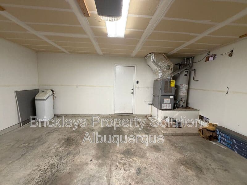 3-bedroom 2.5-bath home at 10527 Brookline Pl NW for $2,300/mo managed by Brickleys Property Solutions Albuquerque — photo 36 of 40