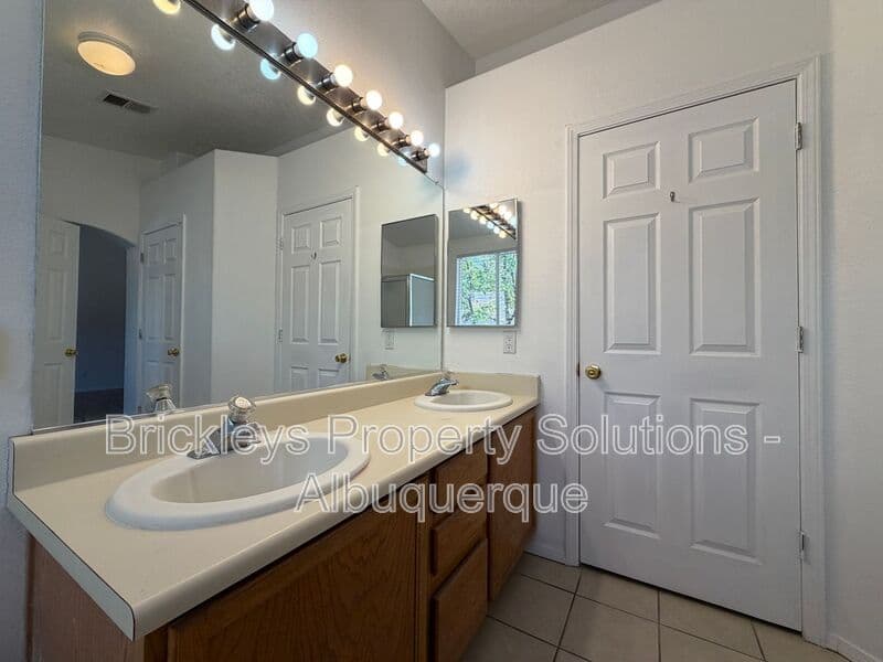 3-bedroom 2-bath home at 1405 Secret Valley Drive SW for $1,800/mo managed by Brickleys Property Solutions Albuquerque — photo 21 of 34